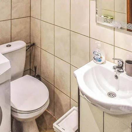 2 Bedroom Gorgeous In Semesterbostad Gdynia
