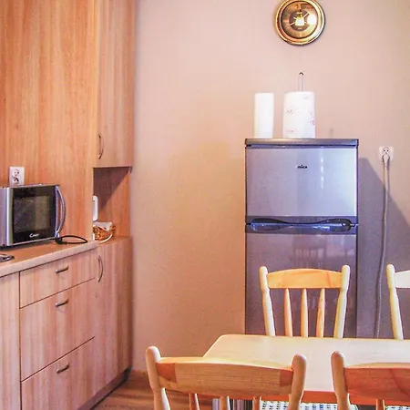 2 Bedroom Lovely In Holiday home